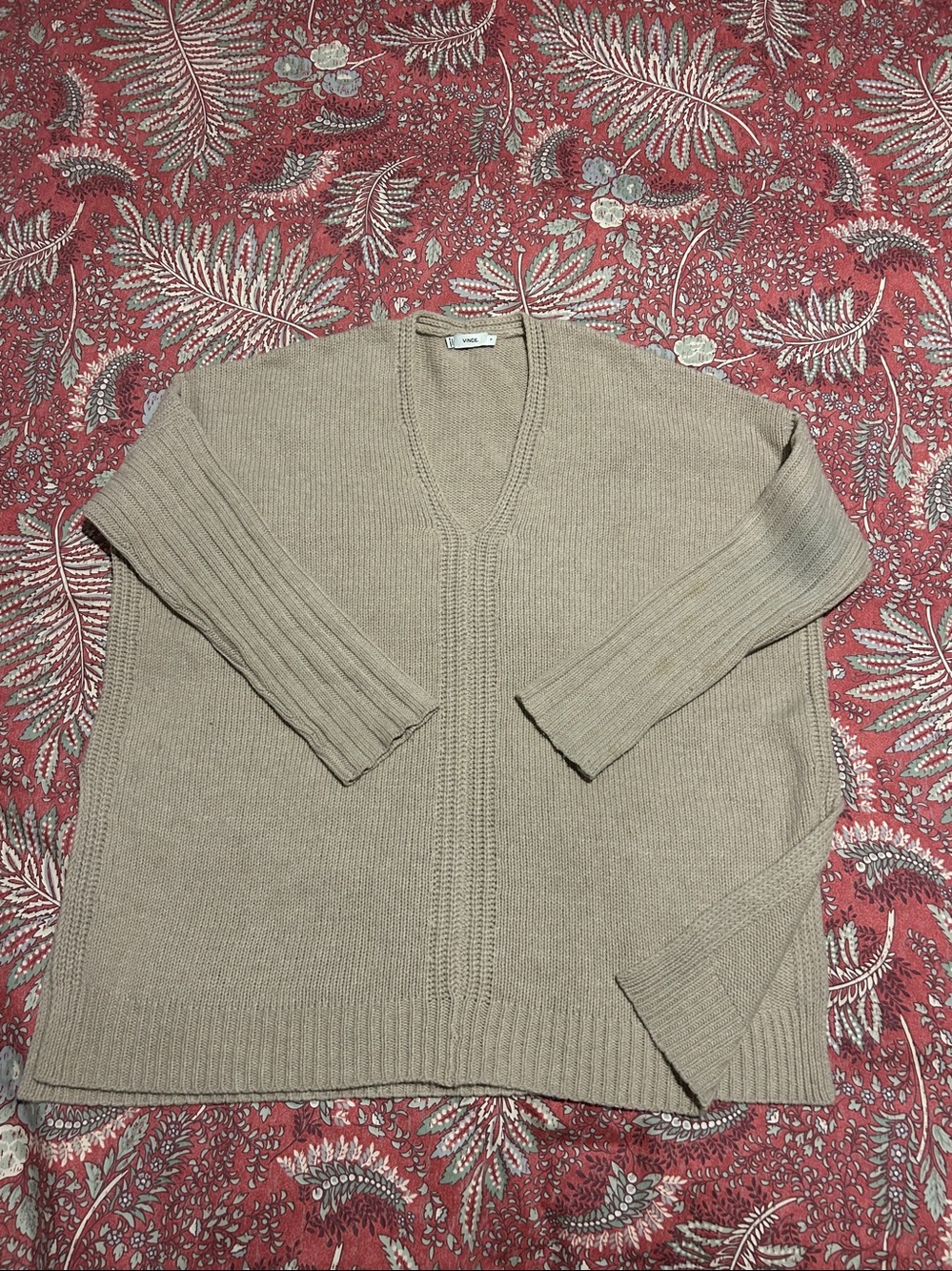 VINCE oversized boxy V Neck Sweater Beige Tan long sleeve Small